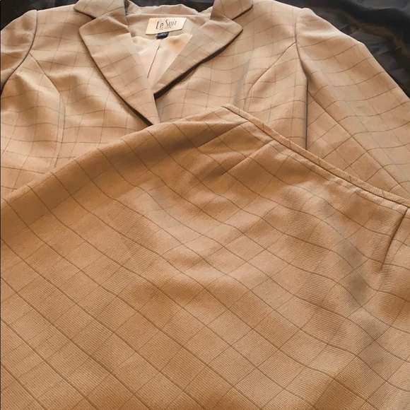 Suit - Picture 2 of 4